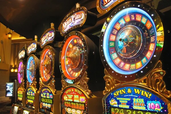 Ikan Jackpot interface on livesports888 smartphone showing stake controls and pool size